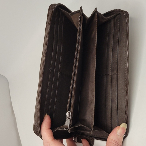 ▪︎New! Etienne Aigner Canvas Wallet - Picture 7 of 14